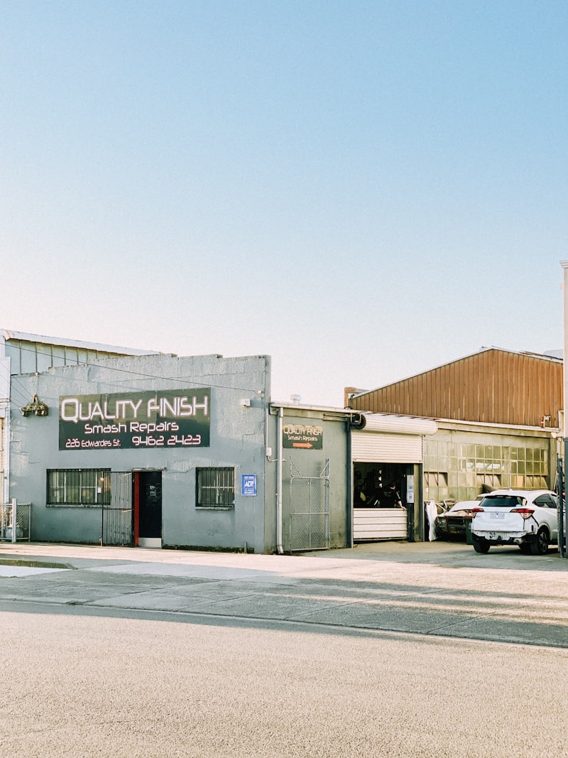 Small industrial flex-space building with a flat roof